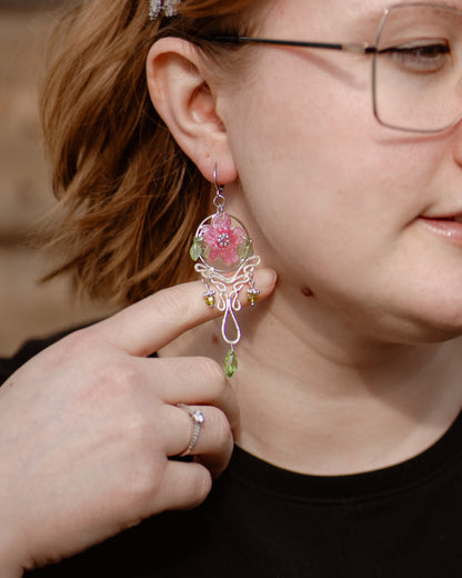 Sakura Fae, abstrakte filigrane Kirschblüten Hängeohrringe | Ohrringe | TRIVIALFEY