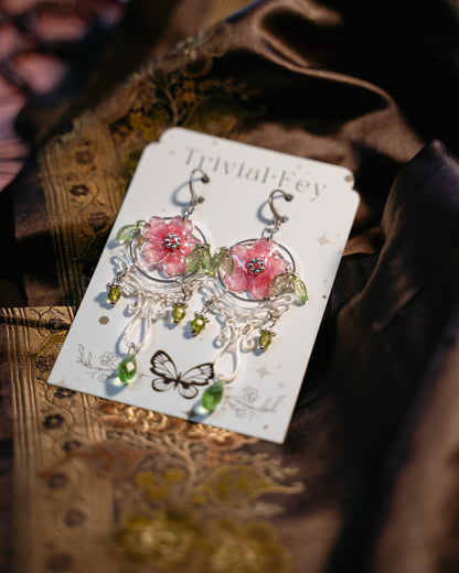Sakura Fae, abstrakte filigrane Kirschblüten Hängeohrringe | Ohrringe | TRIVIALFEY