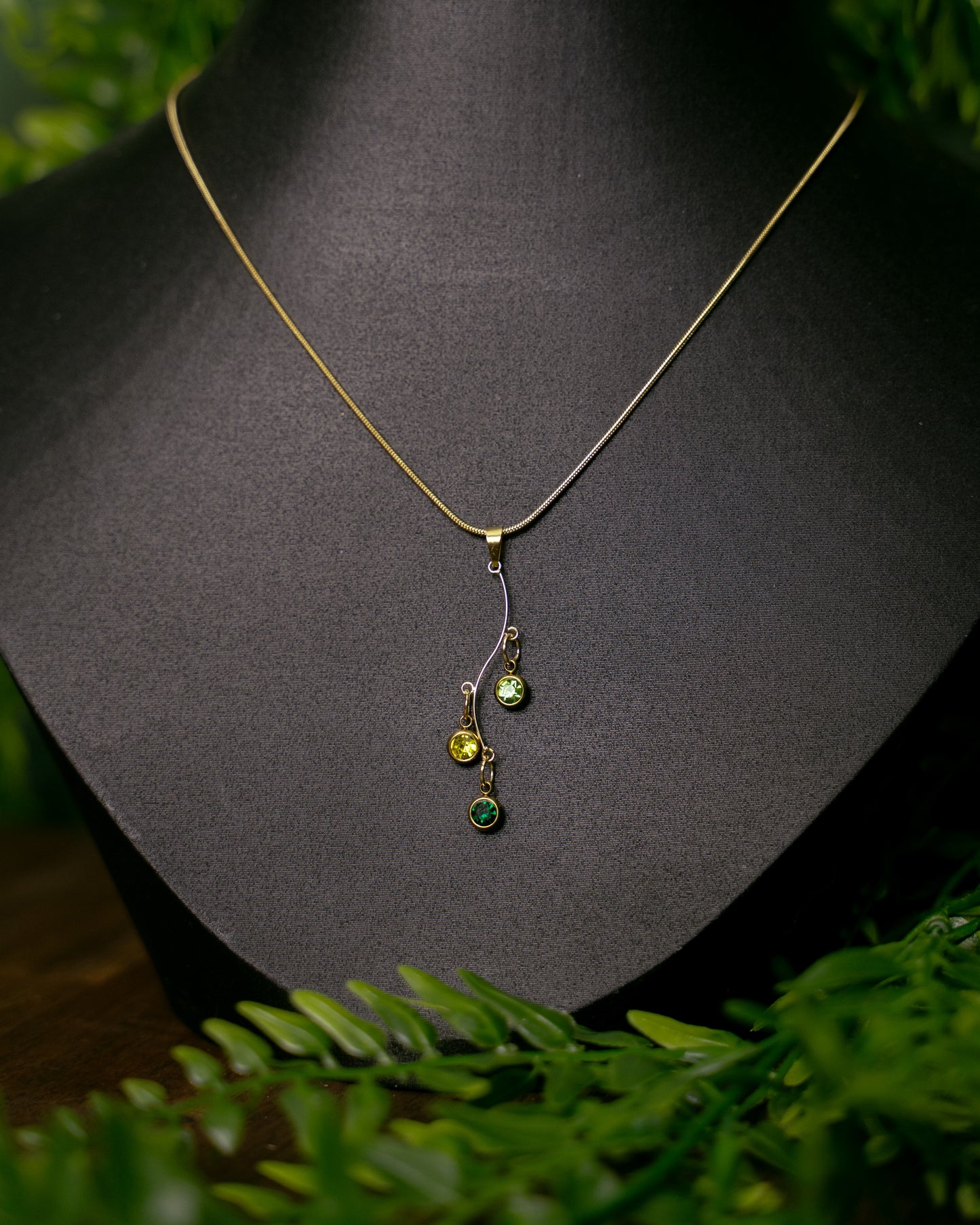 Elemental, Schlichte Kristall Anhänger inspiriert von den Elementen | Halskette | TRIVIALFEY