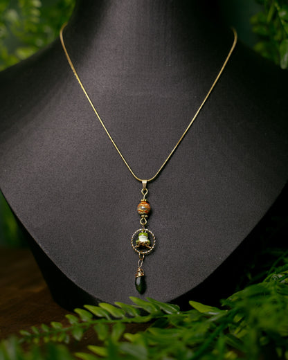 Frog Princess, Kleiner Froschanhänger mit grünem Kristall | Halskette | TRIVIALFEY