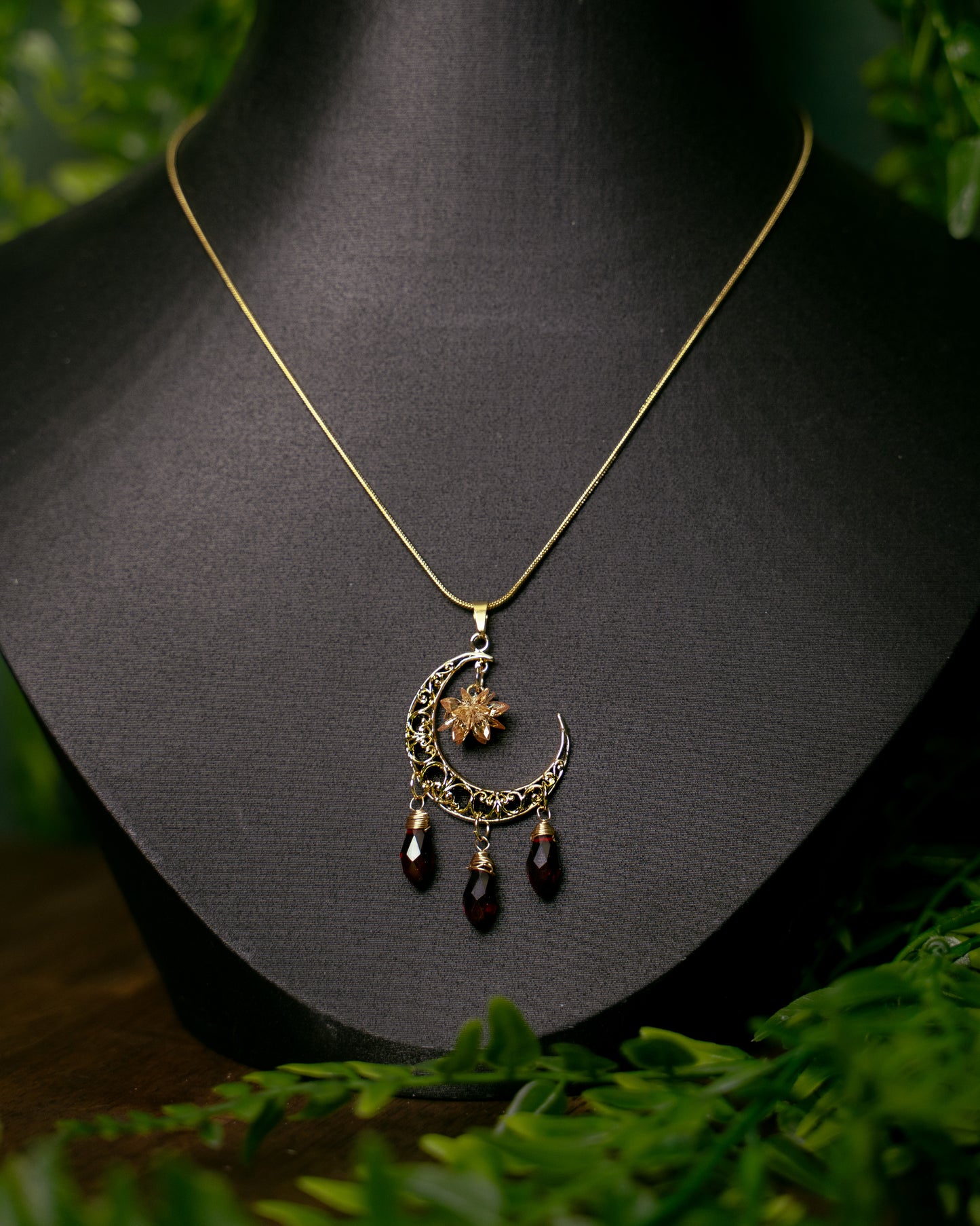 Starsplitter, magischer Halbmond und Sternenstaub | Halskette | TRIVIALFEY