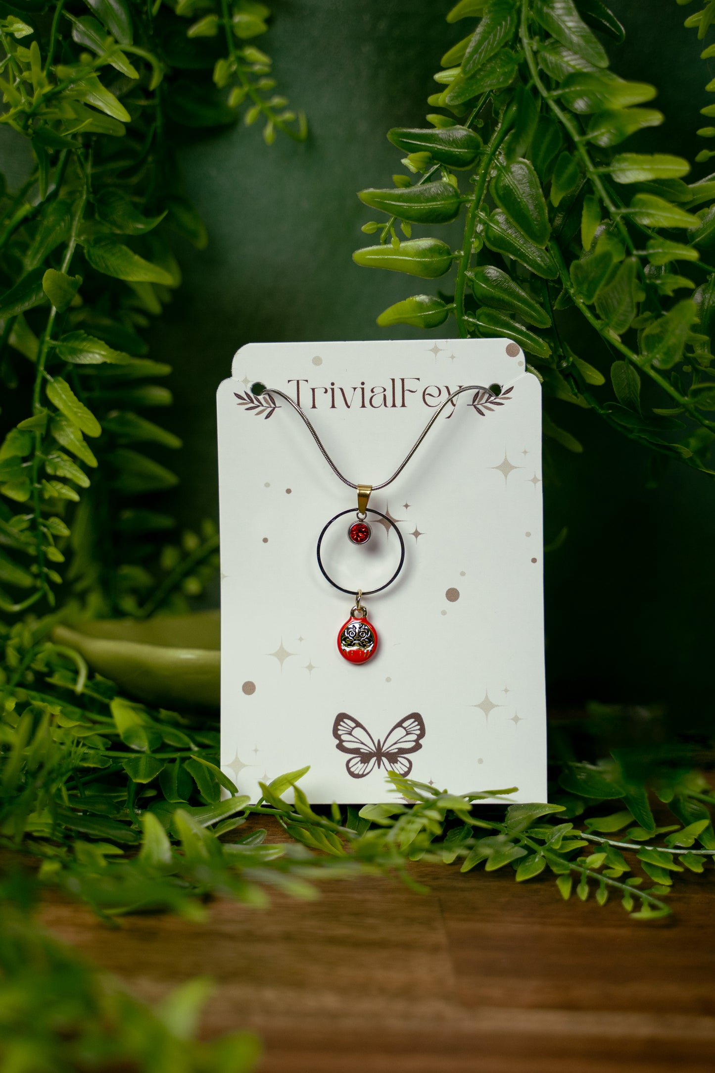 Daruma, Kleiner Filigraner Japanischer Daruma Glücksanhänger | Halskette | TRIVIALFEY